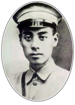 1924年，周恩来在黄埔军校时的留影，时年26岁