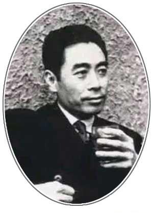 1946年，周在重庆梅园新村十七号院内，时年48岁